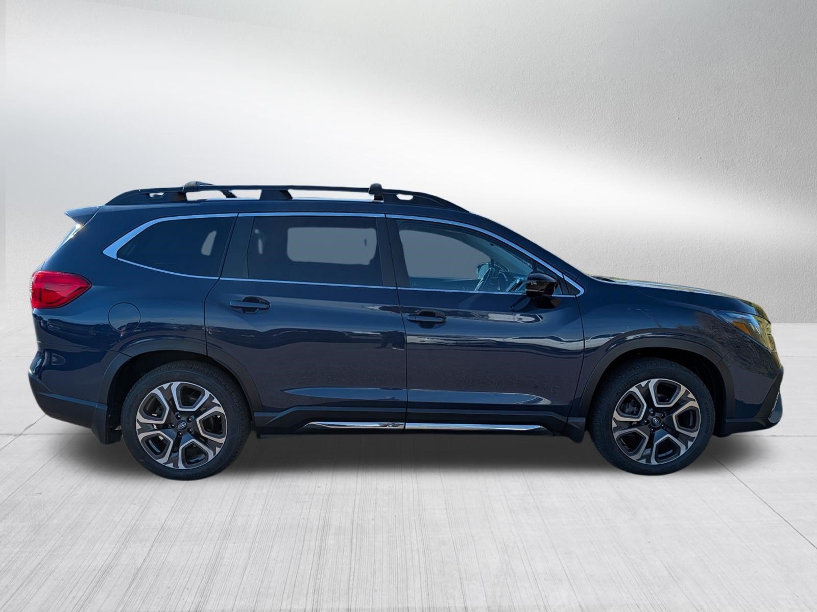 Used 2024 Subaru Ascent Limited w/ Technology Package AWD/4WD image 8