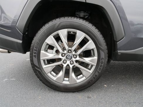 Used 2019 Toyota RAV4 XLE Premium image 12