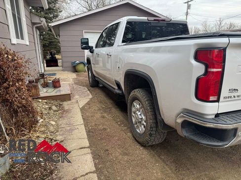 Used 2024 Chevrolet Silverado 2500 LTZ w/ LTZ Convenience Package image 9