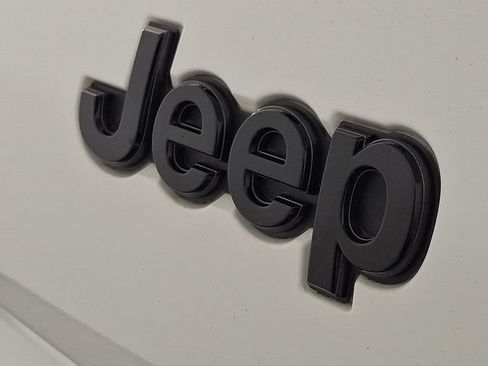 Used 2023 Jeep Grand Cherokee L Limited w/ Black Appearance Package AWD/4WD image 32
