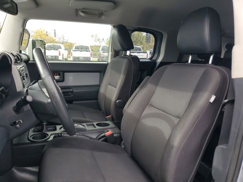 Used 2014 Toyota FJ Cruiser 4WD w/ Upgrade Package image 10