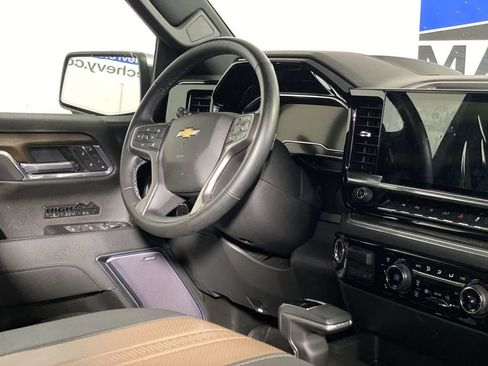 Used 2025 Chevrolet Silverado 1500 High Country AWD/4WD image 10