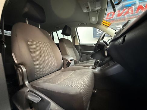 Used 2011 Volkswagen Tiguan SE FWD image 4