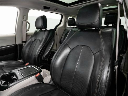 Used 2019 Chrysler Pacifica Touring-L Plus w/ Advanced Safetytec Group image 10