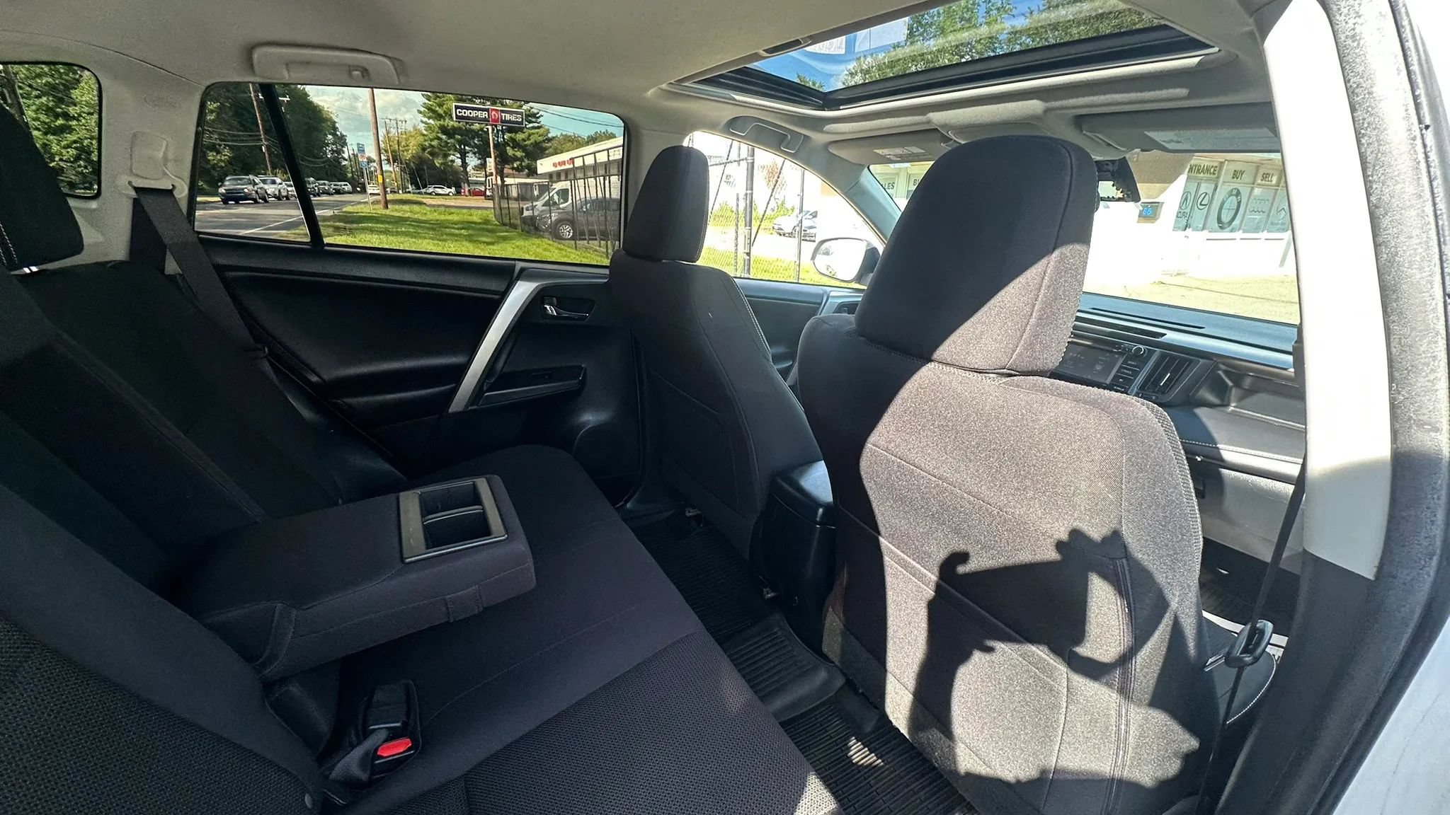 Used 2016 Toyota RAV4 XLE AWD/4WD image 34