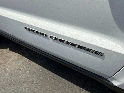 Used 2021 Jeep Grand Cherokee Limited AWD/4WD image 37