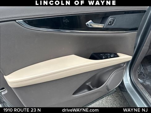 Used 2023 Lincoln Nautilus Reserve AWD/4WD image 13