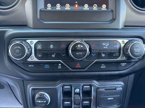 Used 2023 Jeep Wrangler Unlimited w/ Cold Weather Group AWD/4WD image 33