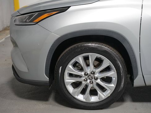 Certified 2021 Toyota Highlander Limited image 5