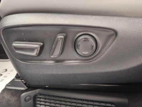Used 2024 Toyota Sienna XLE FWD image 12