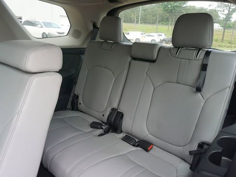Used 2024 Honda Pilot Touring image 17