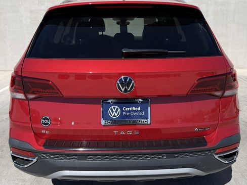 Certified 2024 Volkswagen Taos SE image 4