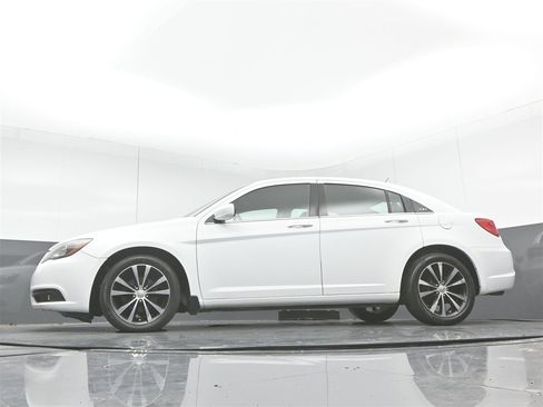 Used 2012 Chrysler 200 S image 35