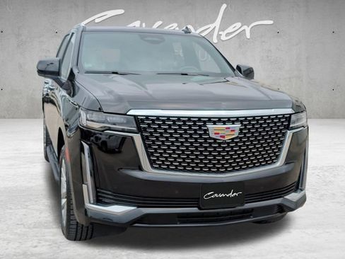 Used 2024 Cadillac Escalade Premium Luxury image 2