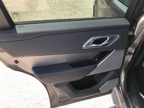 Used 2018 Land Rover Range Rover Velar R-Dynamic SE image 16