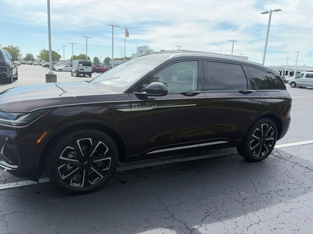 Used 2024 Lincoln Nautilus Reserve AWD/4WD image 2