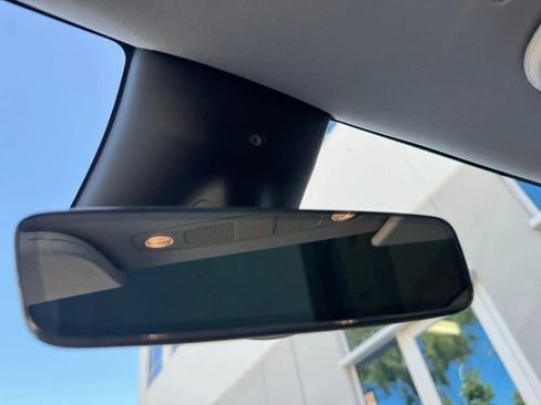Used 2022 Tesla Model Y Long Range AWD/4WD image 32