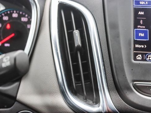 Used 2023 Chevrolet Equinox LT image 28