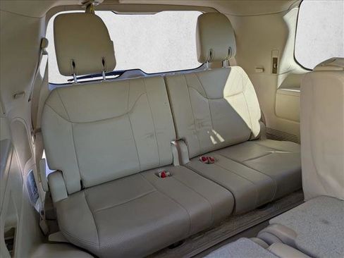 Used 2017 Lexus LX 570 4WD w/ Luxury Package image 22