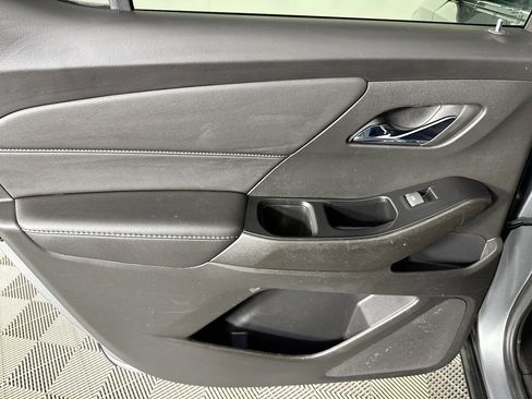 Used 2023 Chevrolet Traverse LT image 23