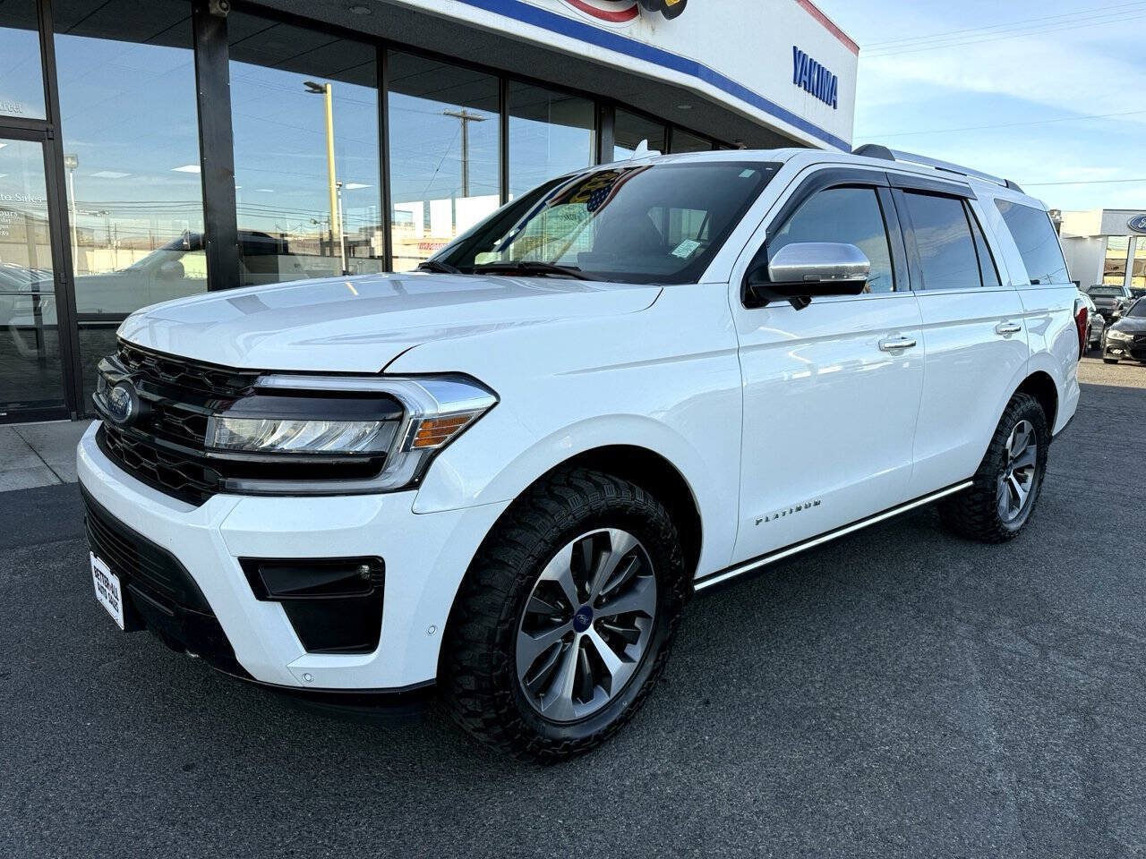 Used 2024 Ford Expedition Platinum AWD/4WD image 1