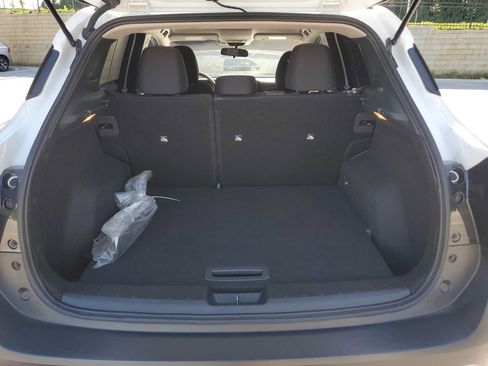Used 2025 Nissan Kicks SV FWD image 8