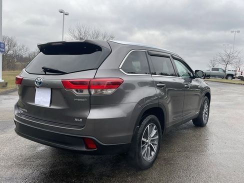 Used 2019 Toyota Highlander XLE image 3