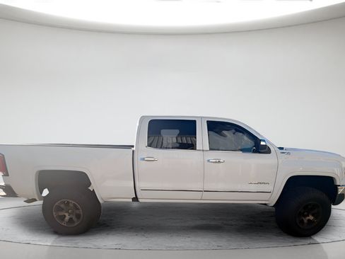 Used 2017 GMC Sierra 1500 SLT AWD/4WD image 2