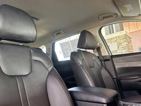 Used 2025 Kia Sorento S AWD/4WD image 18