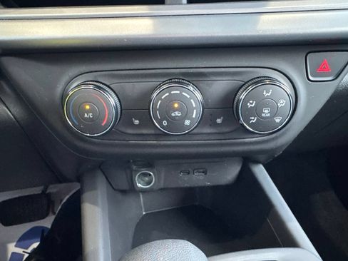 Used 2024 Chevrolet Trax LS w/ LS Convenience Package FWD image 29