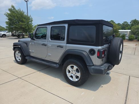 Used 2018 Jeep Wrangler Unlimited Sport S AWD/4WD image 7