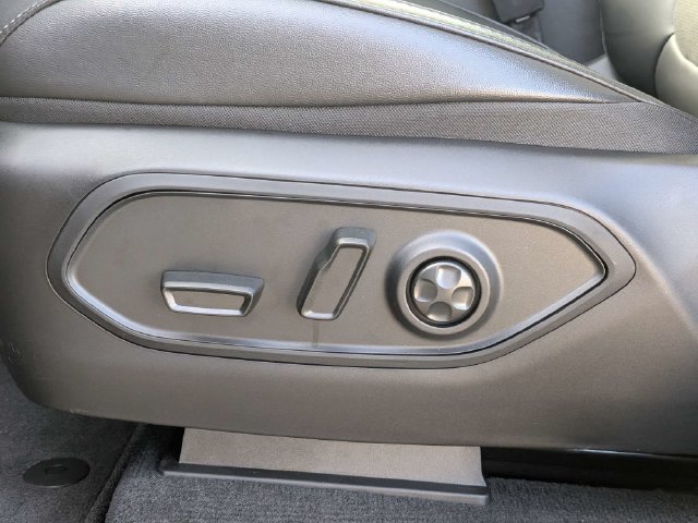 New 2027 Jeep Grand Cherokee Altitude RWD image 22