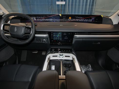 New 2025 Lincoln Navigator Reserve AWD/4WD image 31