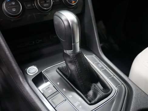 Used 2019 Volkswagen Tiguan SE image 20