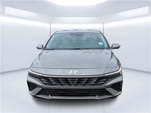 Certified 2025 Hyundai Elantra Limited image 8