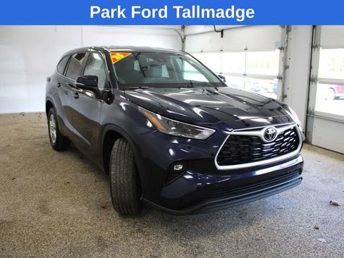 Used 2025 Toyota Highlander LE image 8
