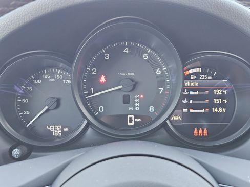 Certified 2025 Porsche Macan image 16