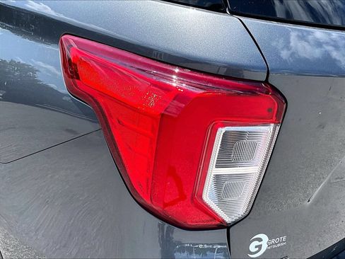 Used 2023 Ford Explorer XLT AWD/4WD image 32