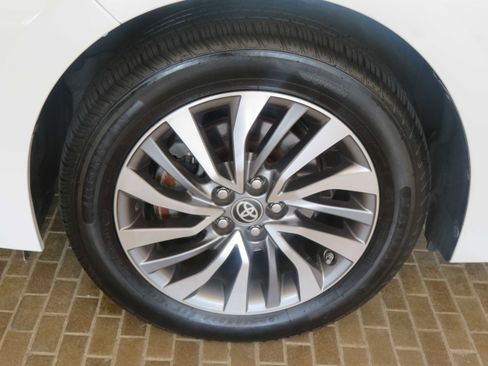 Used 2017 Toyota Corolla XLE FWD image 7