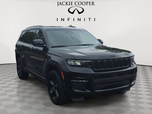 Used 2025 Jeep Grand Cherokee L Limited w/ Black Appearance Package AWD/4WD image 3