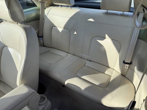Used 2008 Volkswagen Beetle S image 19