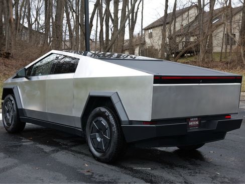 Used 2024 Tesla Cybertruck AWD Crew Cab image 7
