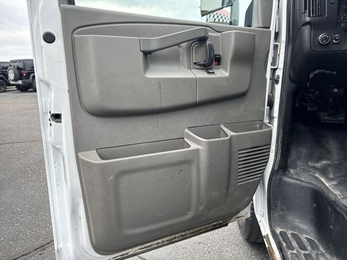 Used 2016 Chevrolet Express 3500 image 13