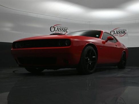 Used 2015 Dodge Challenger R/T image 25