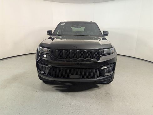 New 2025 Jeep Grand Cherokee Altitude image 2