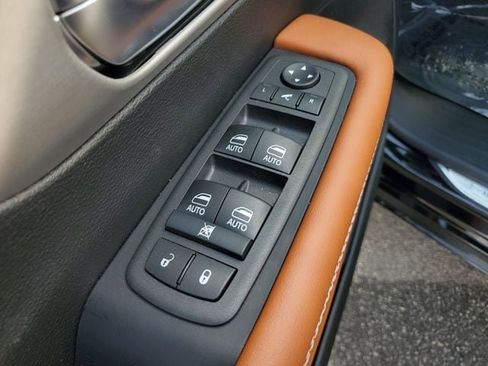 New 2026 Chrysler Pacifica Pinnacle FWD image 21