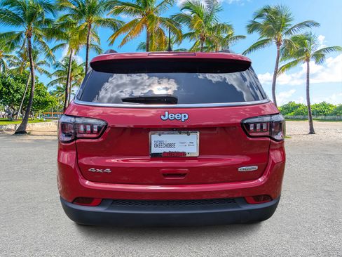 Used 2023 Jeep Compass Latitude AWD/4WD image 4