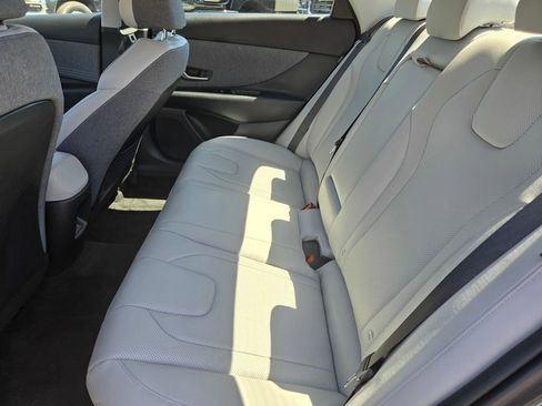 Used 2025 Hyundai Elantra Limited FWD image 12