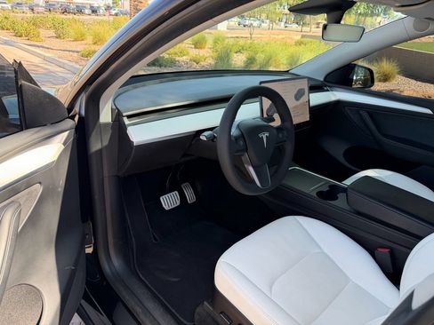 Used 2021 Tesla Model Y Performance AWD/4WD image 7