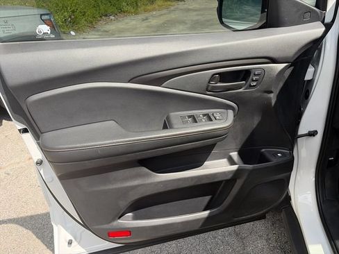 Used 2025 Honda Ridgeline TrailSport image 12